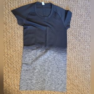 Really cute Lululemon swiftly size 4